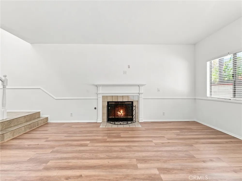 28525 Sugar Pine Way Saugus, CA 91390