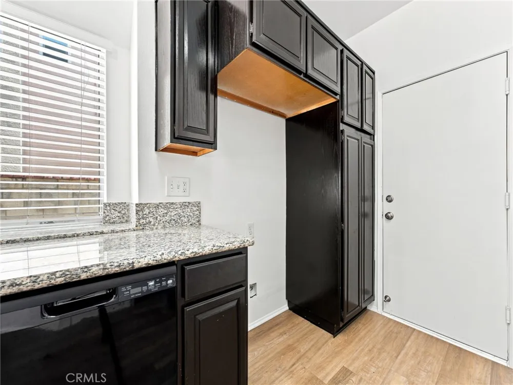 28525 Sugar Pine Way Saugus, CA 91390