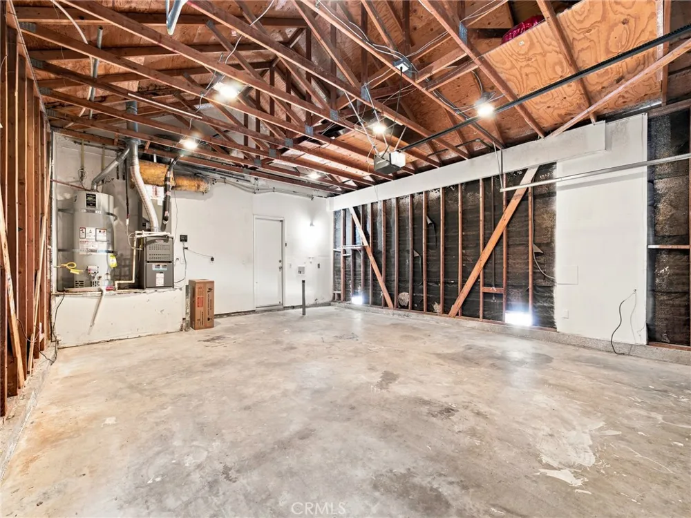 28525 Sugar Pine Way Saugus, CA 91390