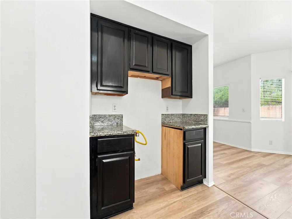 28525 Sugar Pine Way Saugus, CA 91390