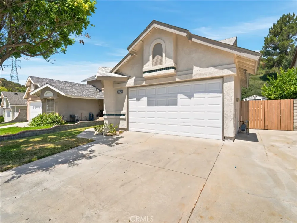28525 Sugar Pine Way Saugus, CA 91390