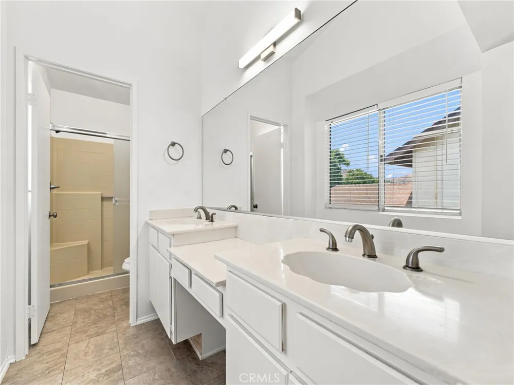 28525 Sugar Pine Way Saugus, CA 91390