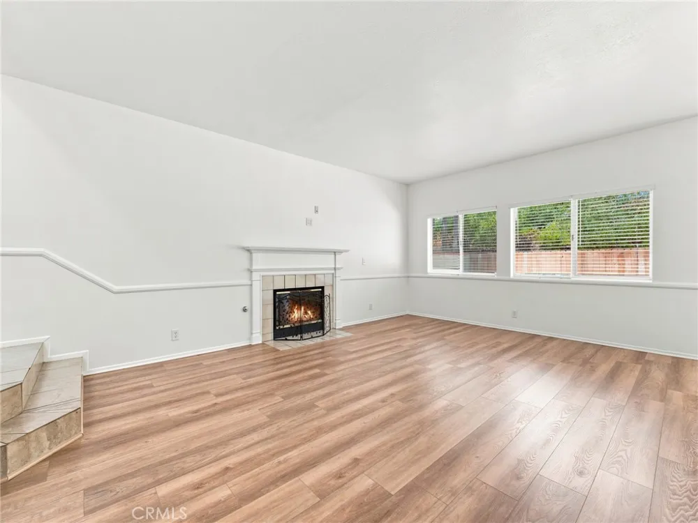 28525 Sugar Pine Way Saugus, CA 91390