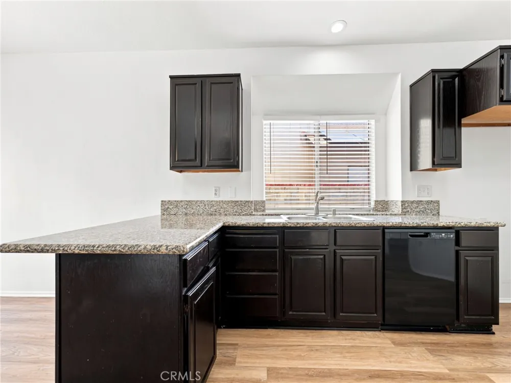 28525 Sugar Pine Way Saugus, CA 91390