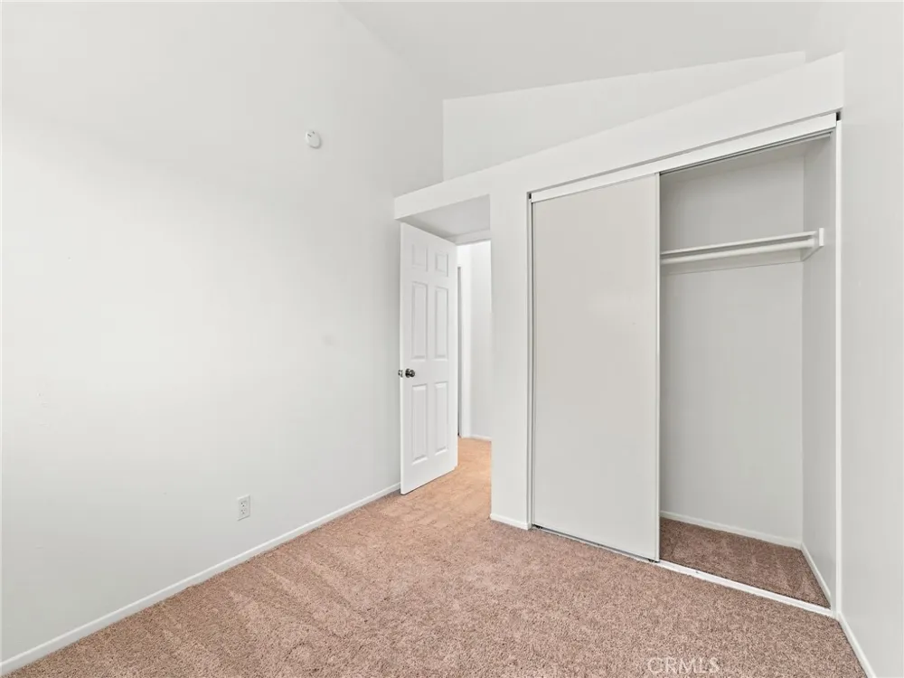 28525 Sugar Pine Way Saugus, CA 91390