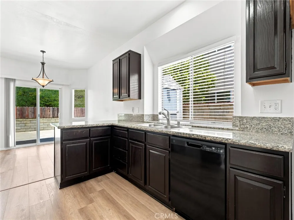 28525 Sugar Pine Way Saugus, CA 91390