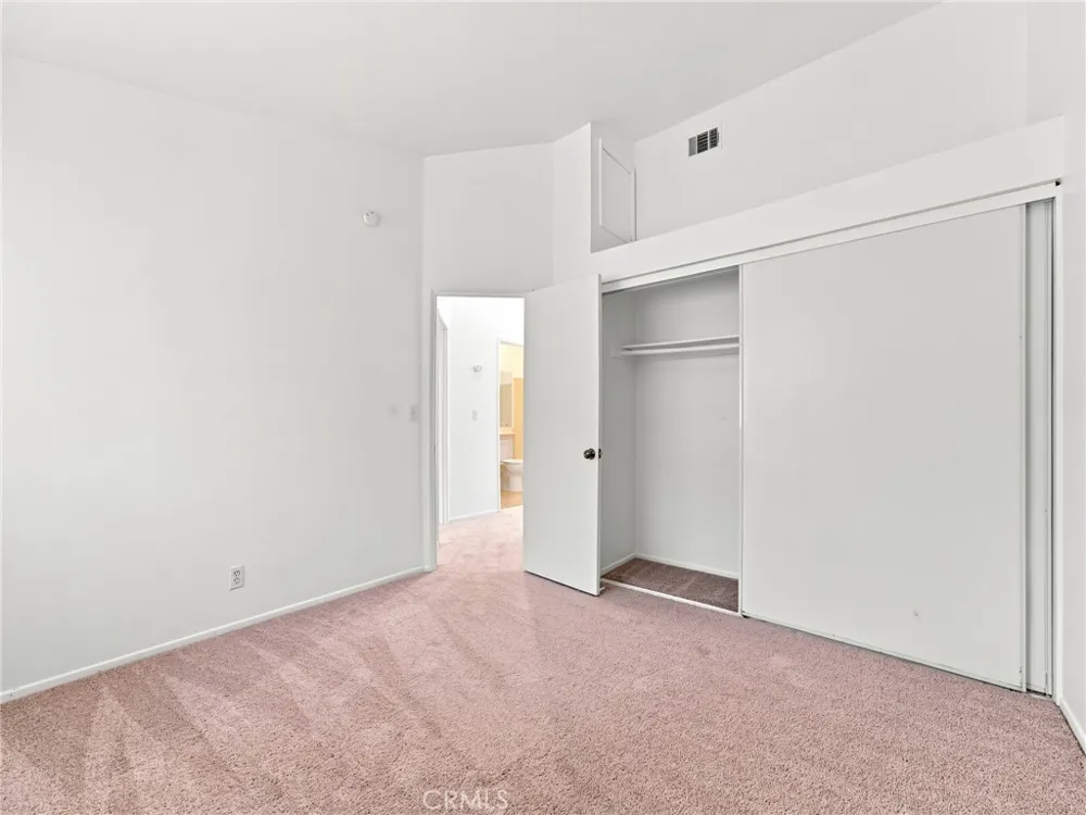 28525 Sugar Pine Way Saugus, CA 91390