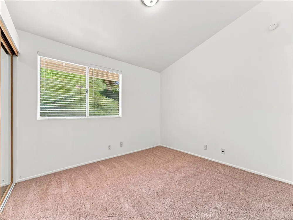 28525 Sugar Pine Way Saugus, CA 91390