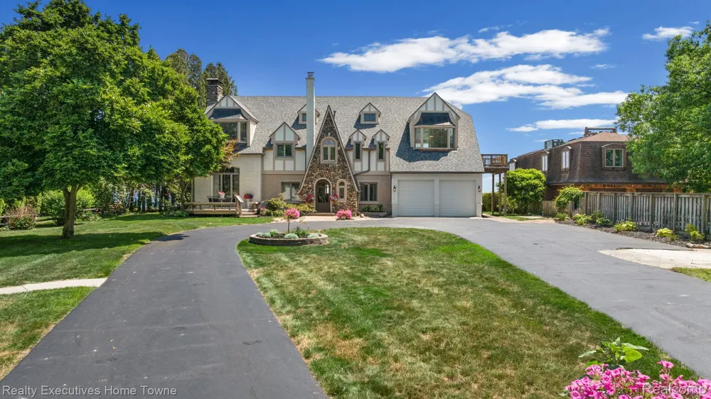 8308 Lakeshore Burtchville Township, MI 48059