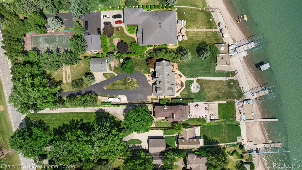 8308 Lakeshore Burtchville Township, MI 48059