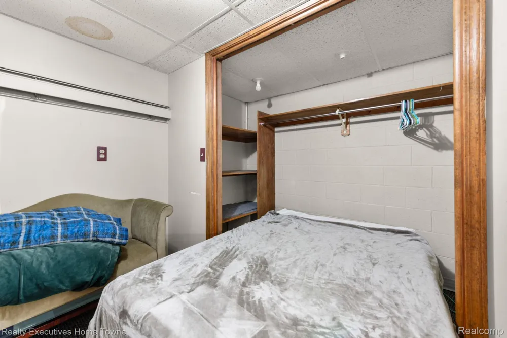 8308 Lakeshore Burtchville Township, MI 48059