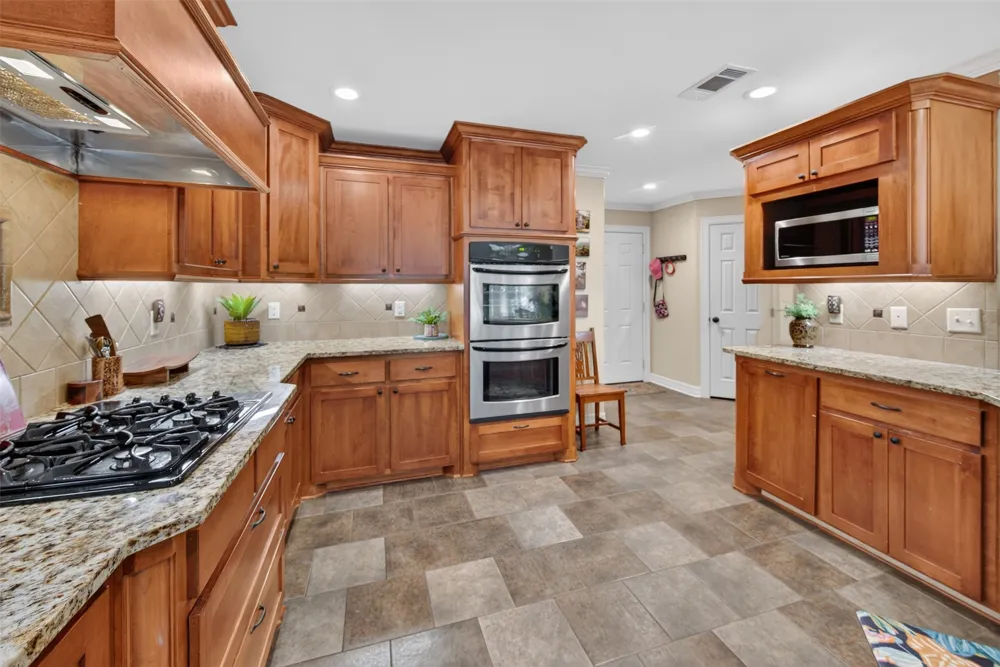 7500 Charlya Drive Athens, TX 75752