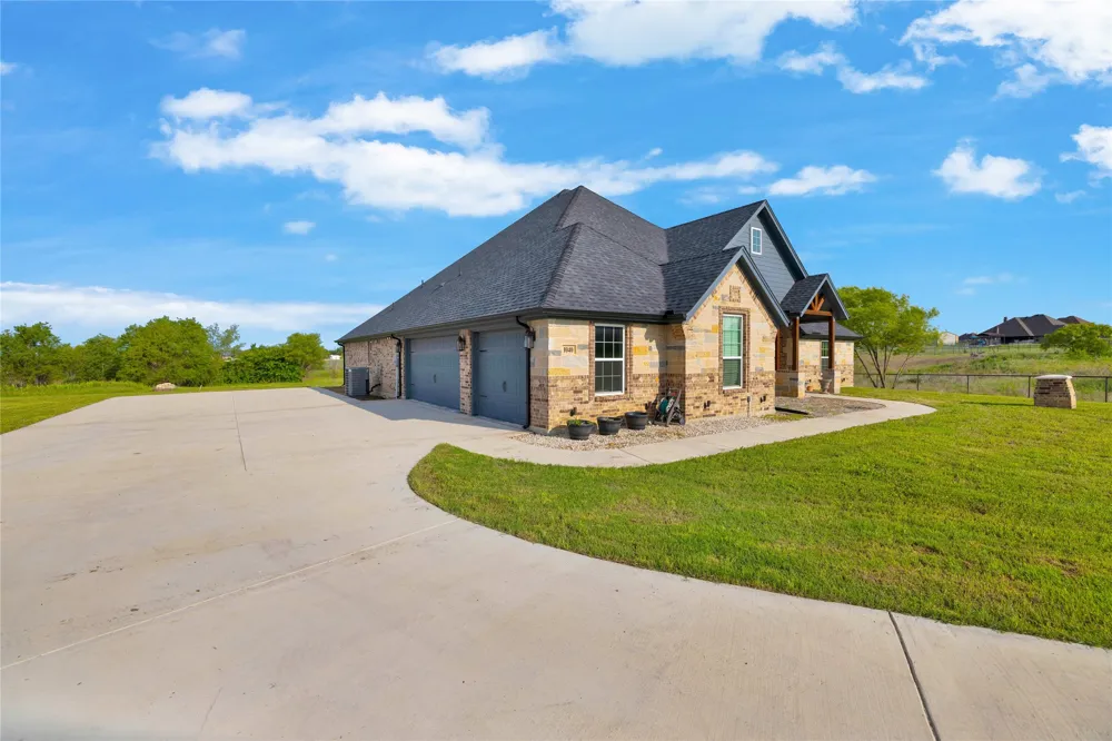 1040 Cloudy Court Weatherford, TX 76085