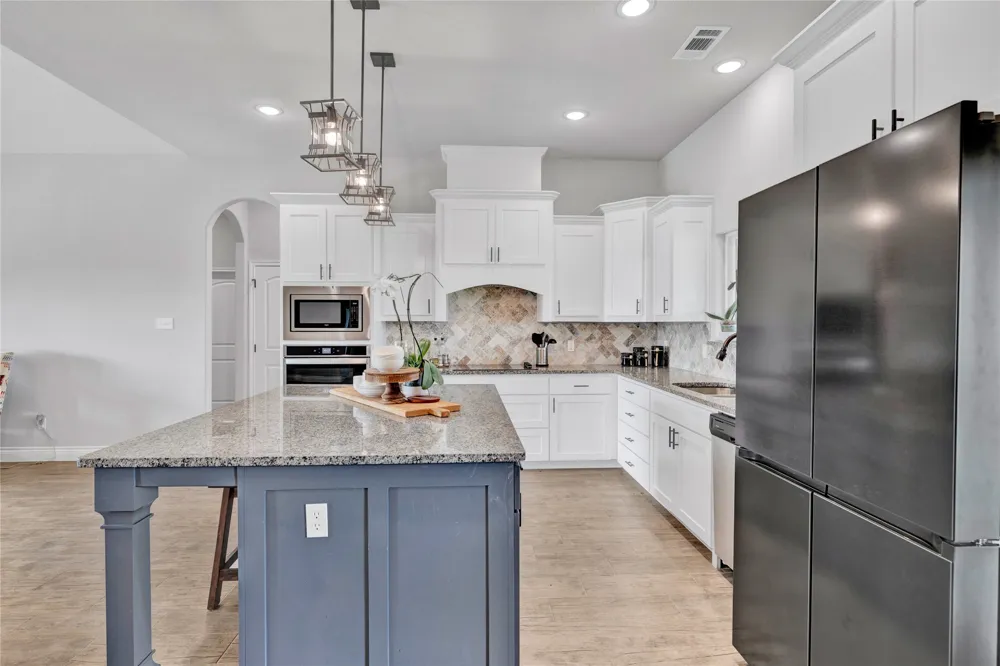 1040 Cloudy Court Weatherford, TX 76085