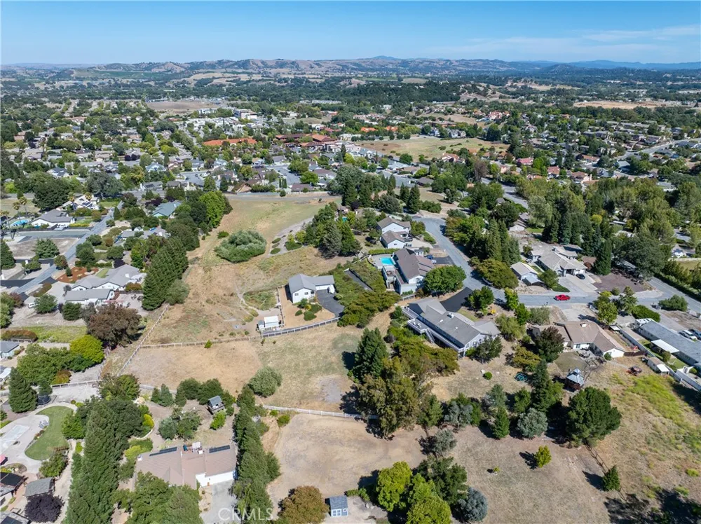 164 Helgren Court Templeton, CA 93465