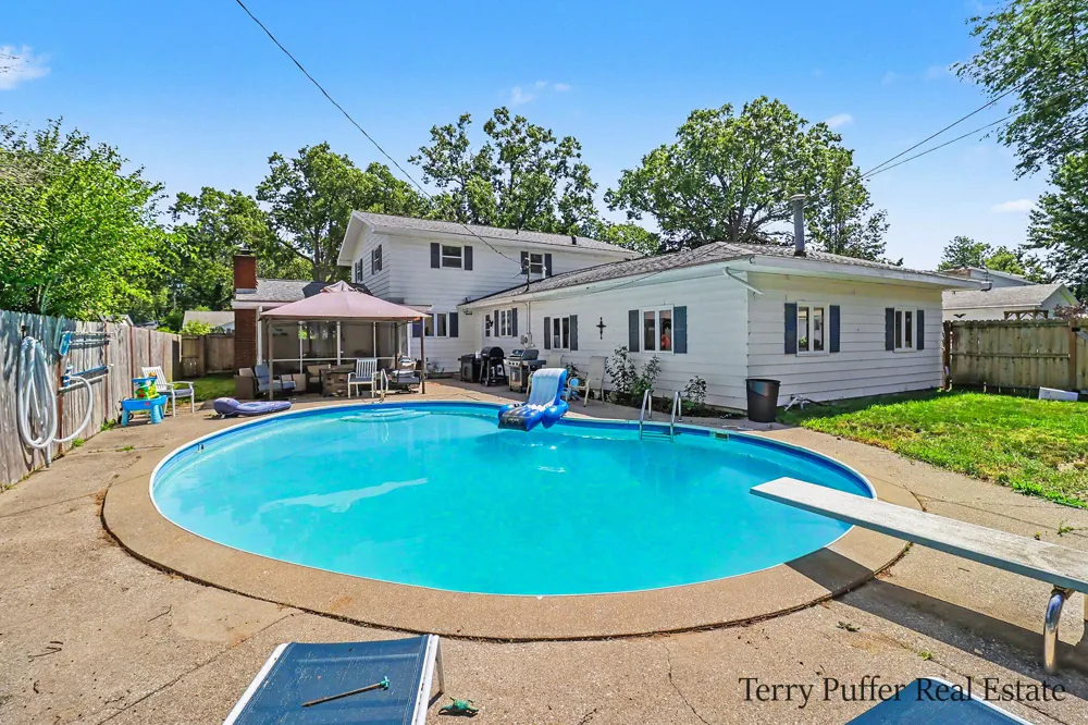 695 Miller Drive Muskegon, MI 49445