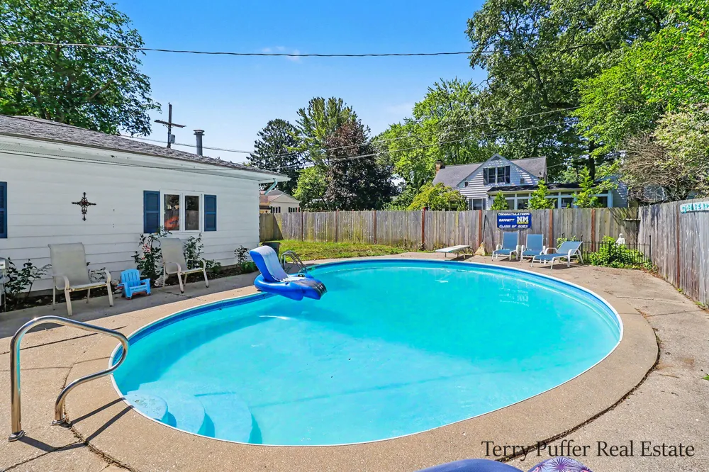 695 Miller Drive Muskegon, MI 49445