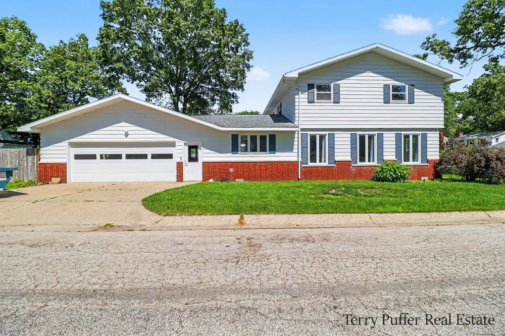 695 Miller Drive Muskegon, MI 49445