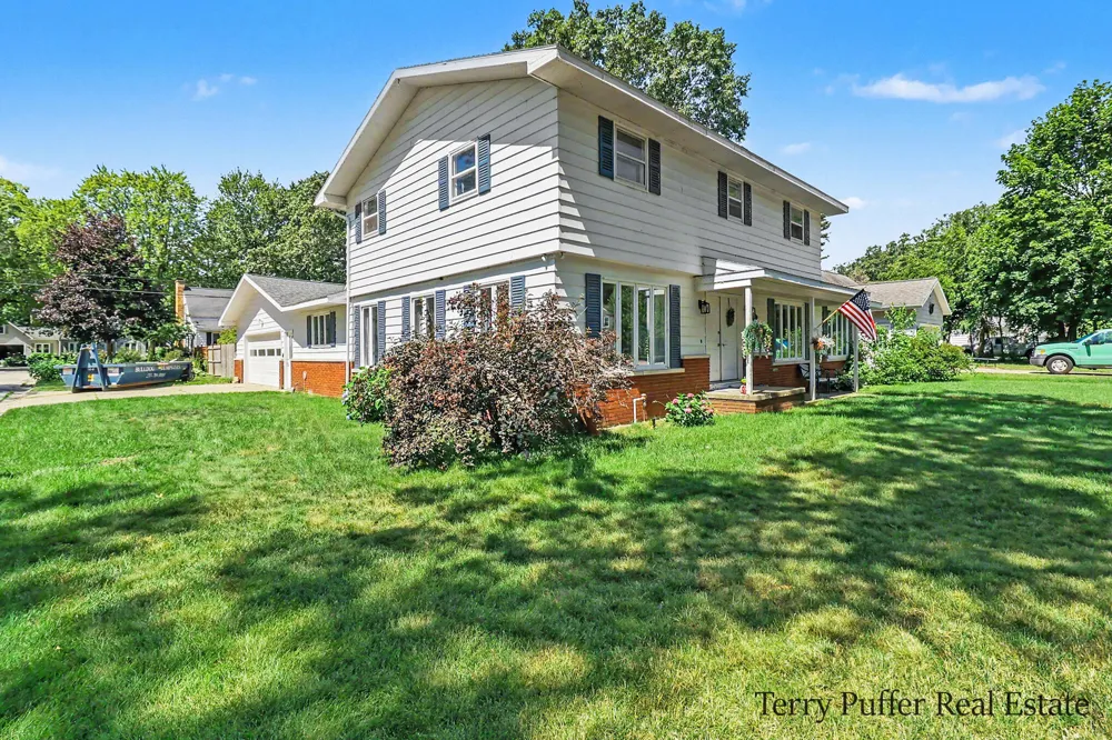 695 Miller Drive Muskegon, MI 49445