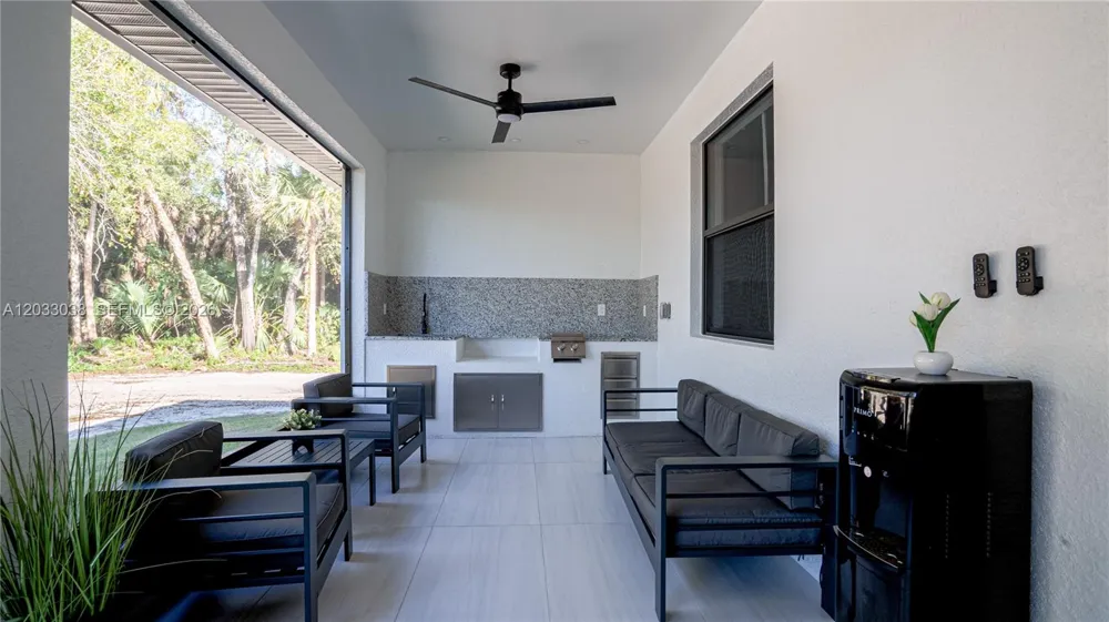 2565 28th Ave Se Naples, FL 34117