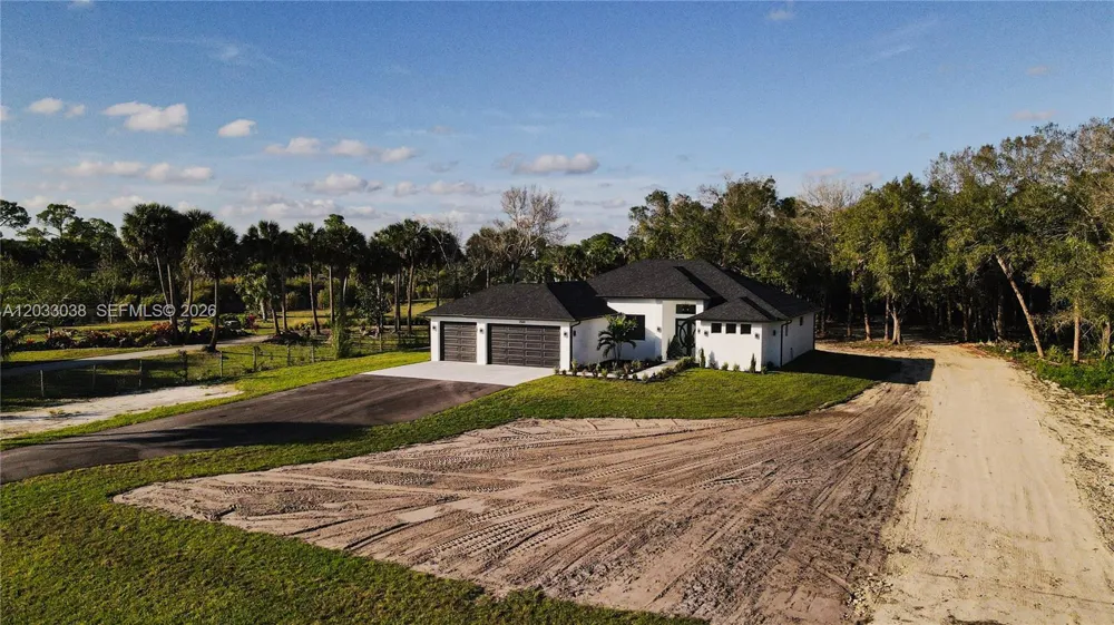2565 28th Ave Se Naples, FL 34117