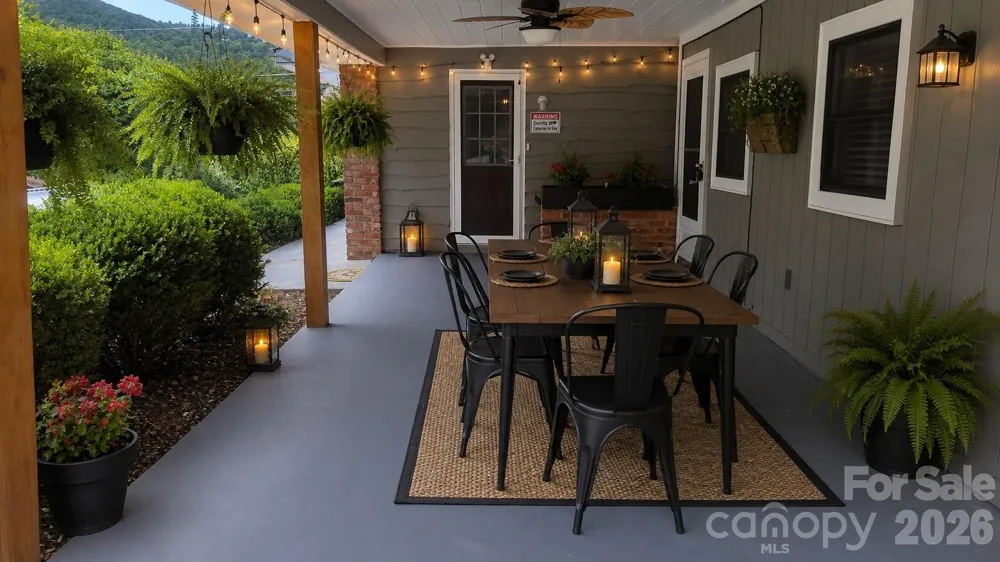 39 Hawthorne Lane Burnsville, NC 28714