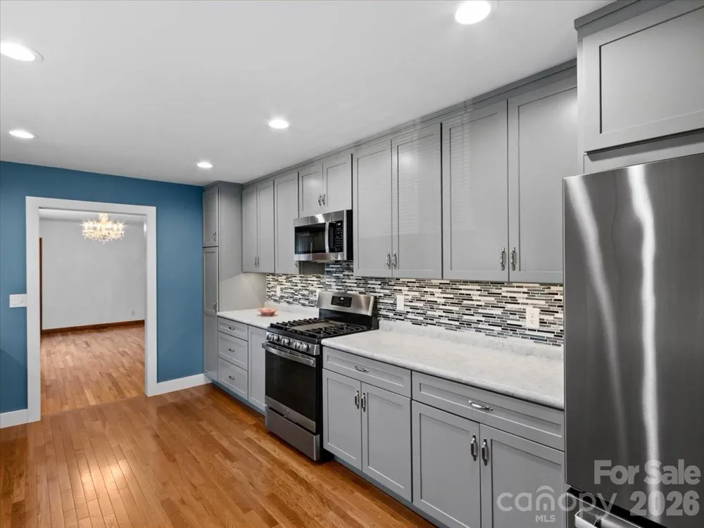 39 Hawthorne Lane Burnsville, NC 28714
