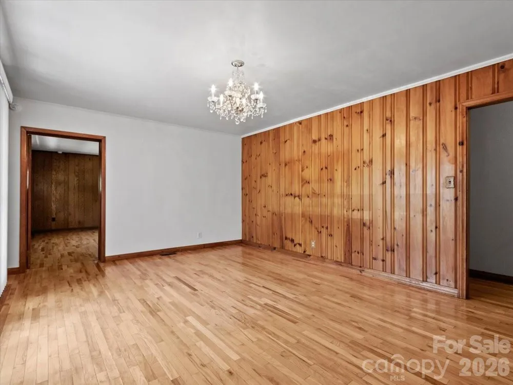 39 Hawthorne Lane Burnsville, NC 28714