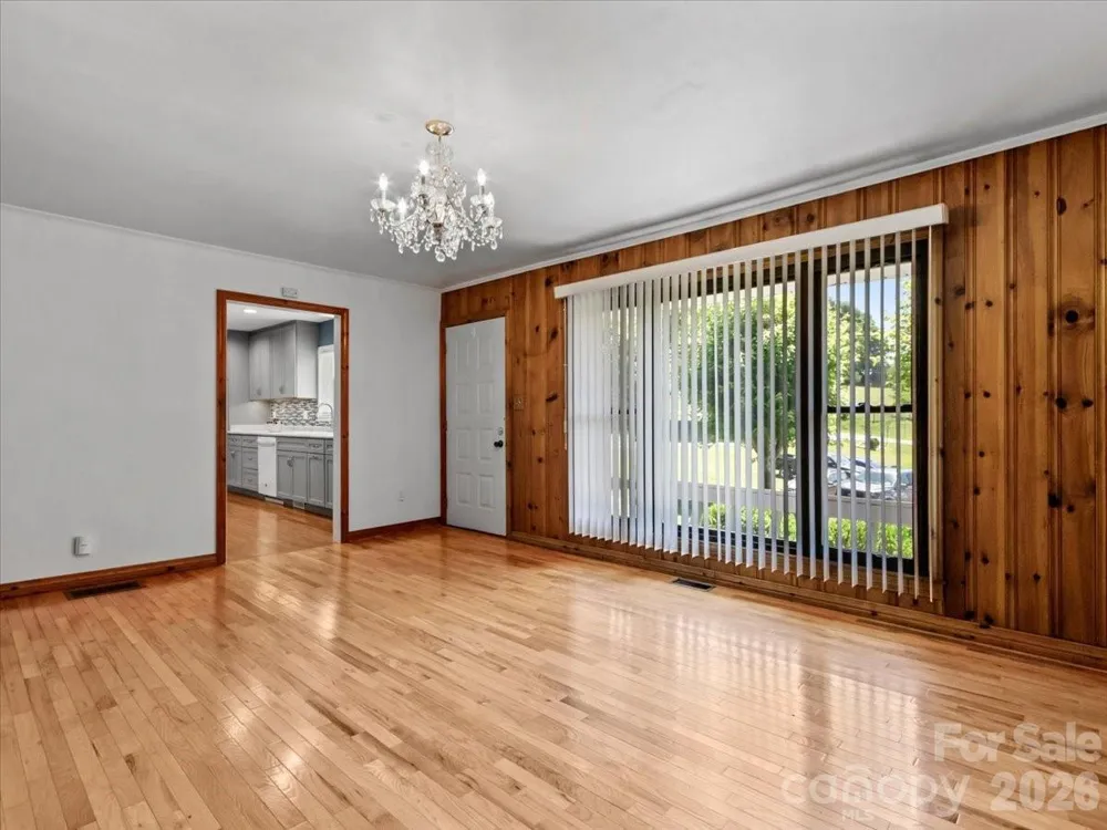 39 Hawthorne Lane Burnsville, NC 28714