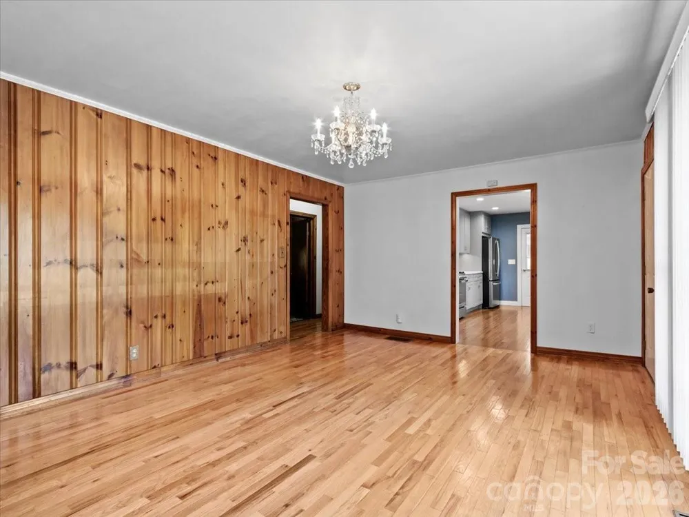 39 Hawthorne Lane Burnsville, NC 28714