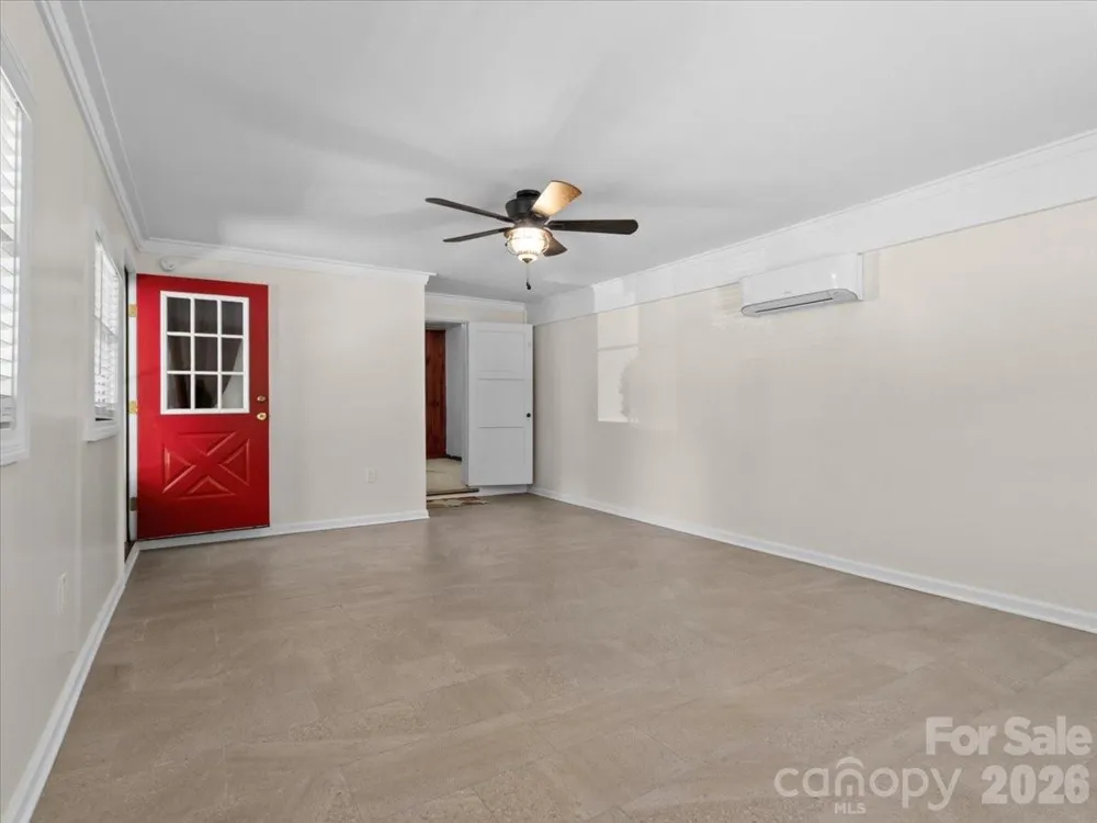 39 Hawthorne Lane Burnsville, NC 28714