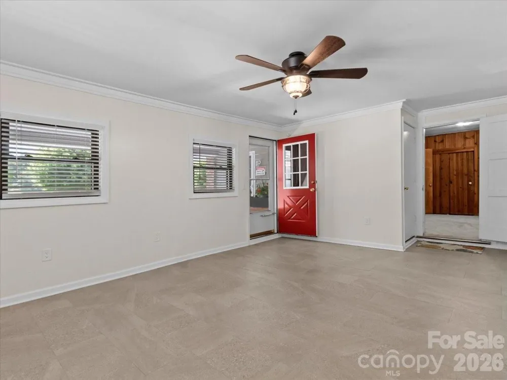 39 Hawthorne Lane Burnsville, NC 28714
