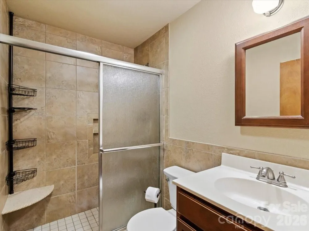 39 Hawthorne Lane Burnsville, NC 28714