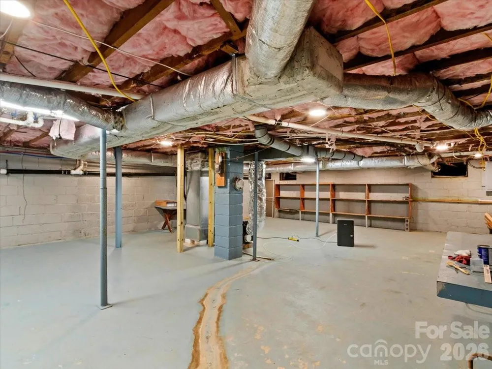 39 Hawthorne Lane Burnsville, NC 28714