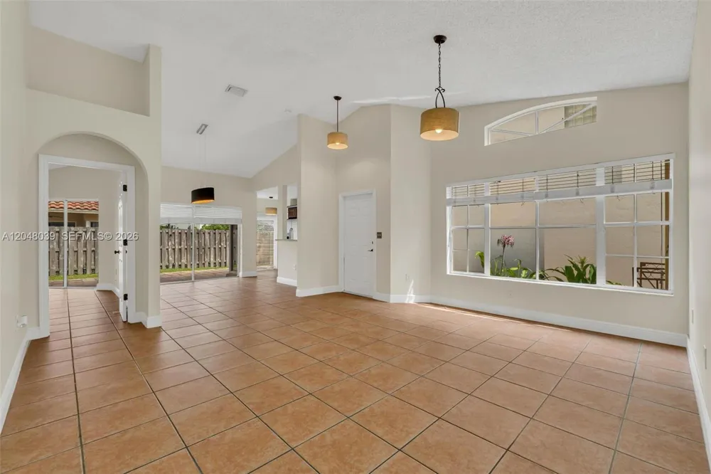 4916 SW 154th Ave Miami, FL 33185