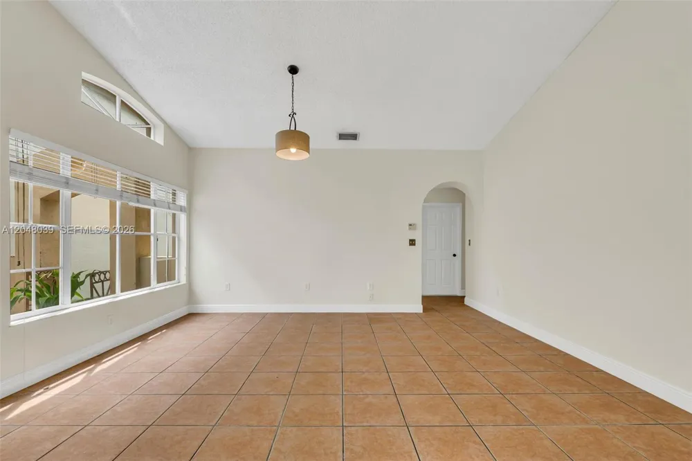 4916 SW 154th Ave Miami, FL 33185