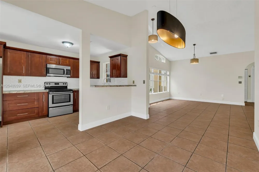4916 SW 154th Ave Miami, FL 33185