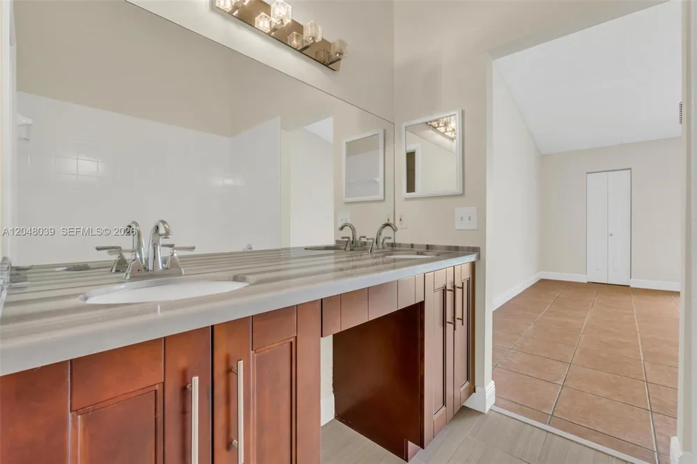 4916 SW 154th Ave Miami, FL 33185