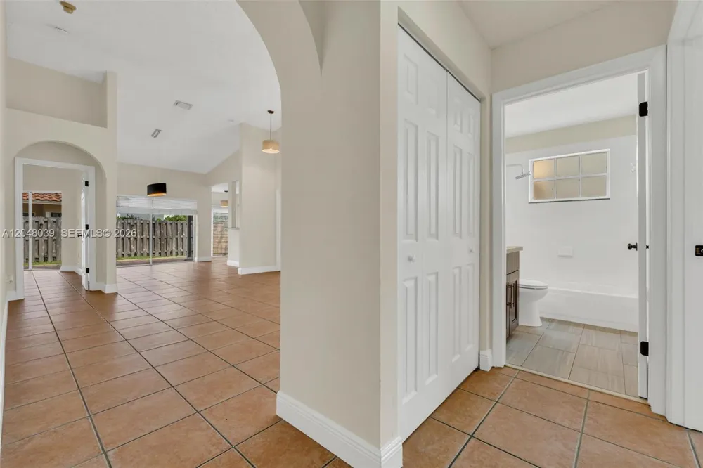 4916 SW 154th Ave Miami, FL 33185