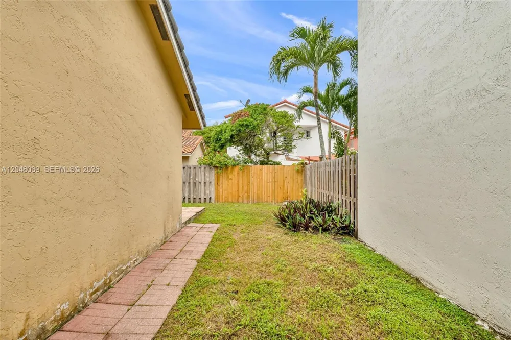 4916 SW 154th Ave Miami, FL 33185