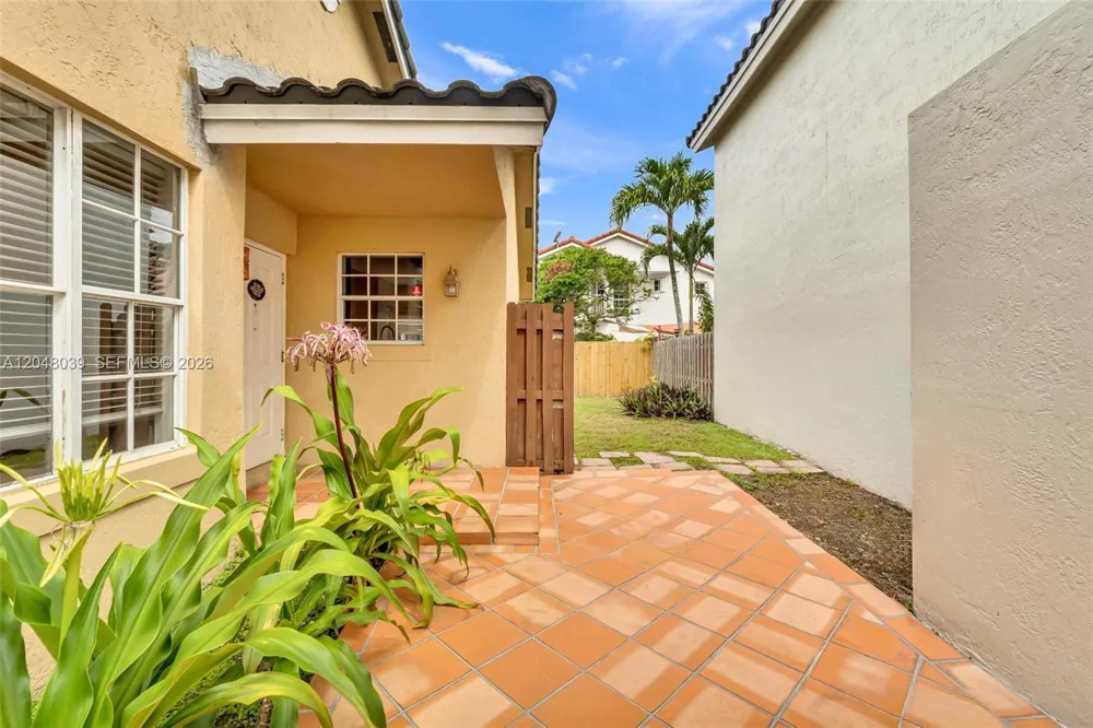 4916 SW 154th Ave Miami, FL 33185