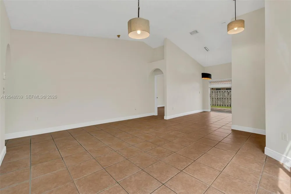 4916 SW 154th Ave Miami, FL 33185