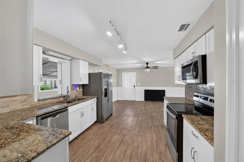 2421 NE 57TH PLACE ocala, FL 34479