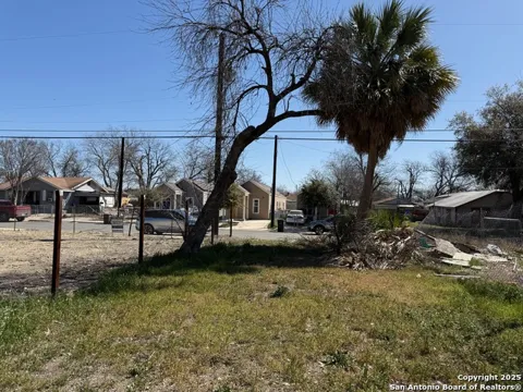 831 S SAN EDUARDO AVE