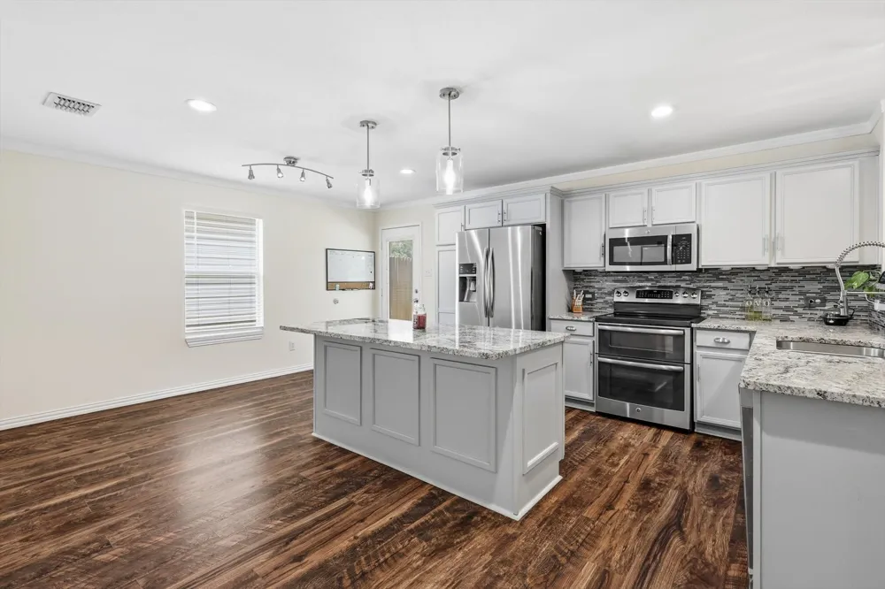 800 Poncho Lane Fort Worth, TX 76052