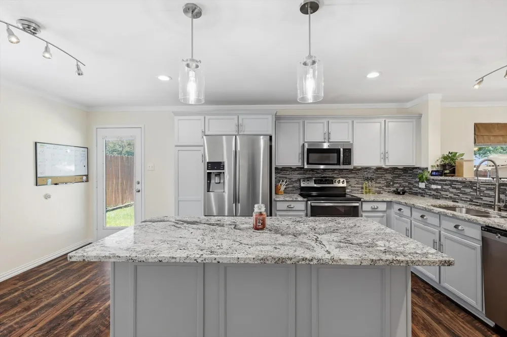800 Poncho Lane Fort Worth, TX 76052