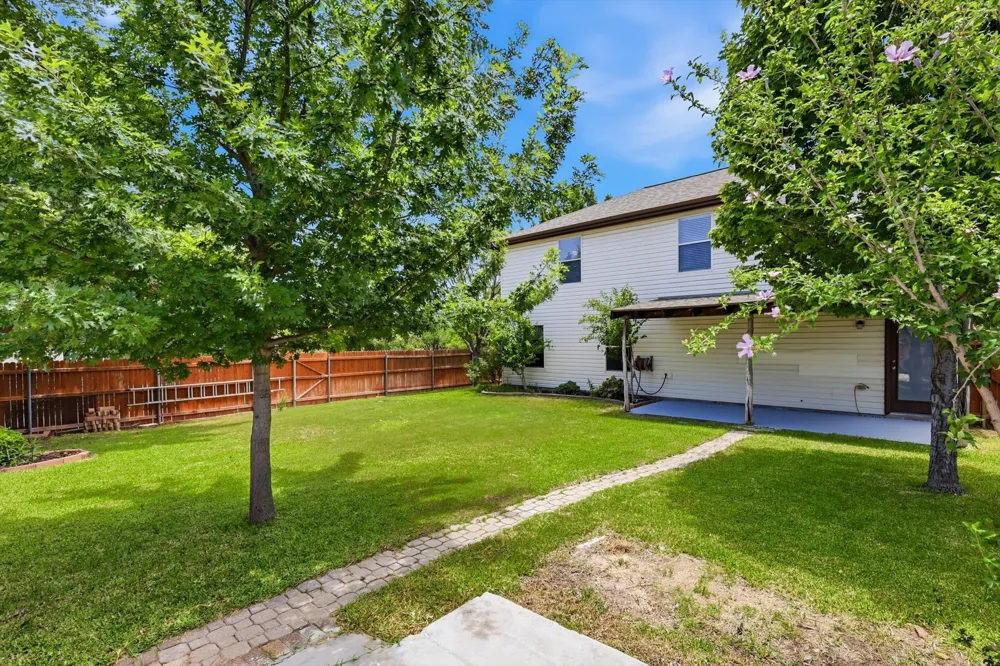800 Poncho Lane Fort Worth, TX 76052