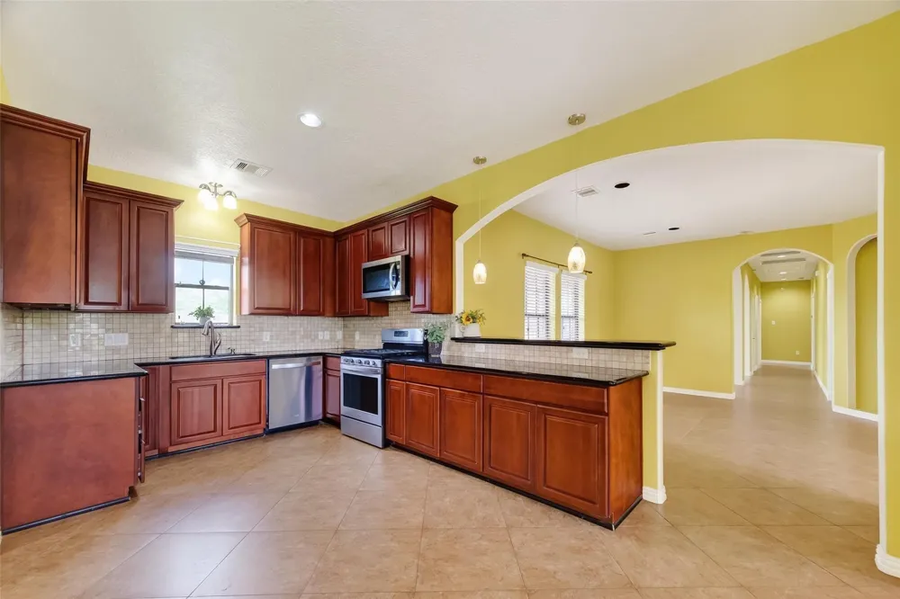 319 Pinedale Ave Arcola, TX 77583
