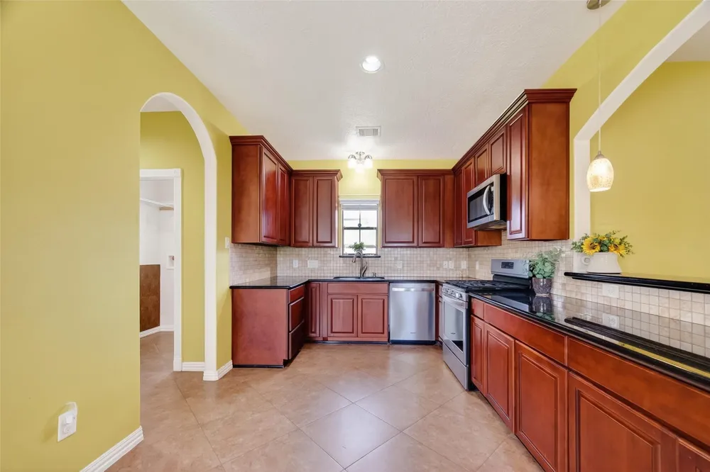 319 Pinedale Ave Arcola, TX 77583