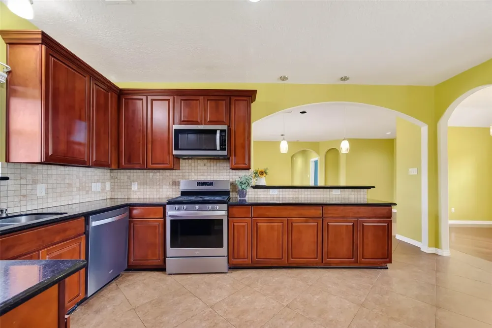 319 Pinedale Ave Arcola, TX 77583